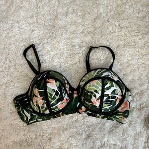 Swimsuits For All Leaf Print Bikini Top